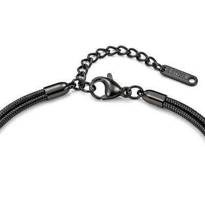Detalhe da pulseira Snake Duo Love preta com nó central acabamento premium aço inox feminino