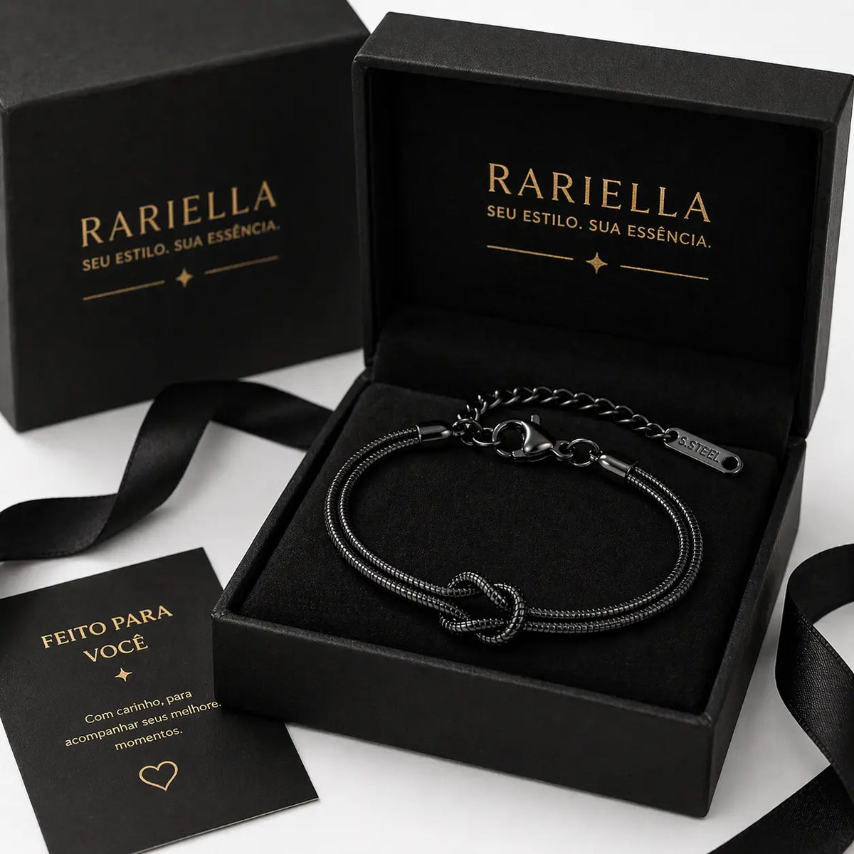 Pulseira Snake Duo Love preta compondo look feminino sofisticado moderno e elegante