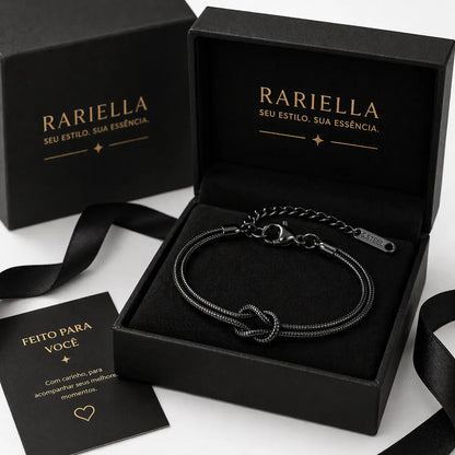 Pulseira Snake Duo Love preta compondo look feminino sofisticado moderno e elegante