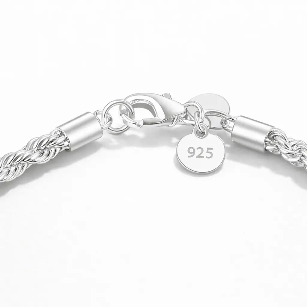 Detalhe fecho pulseira prata 925 trançada feminina com acabamento premium