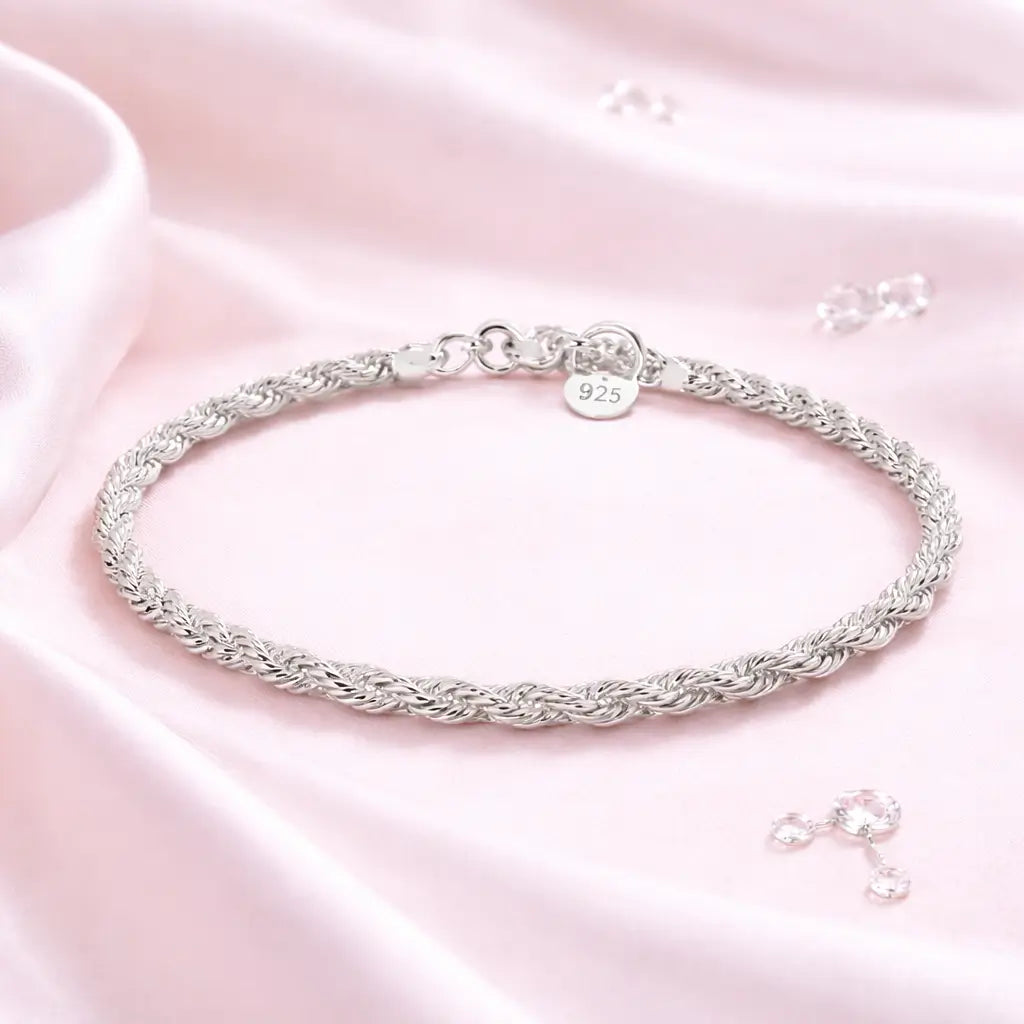 Pulseira feminina prata 925 trançada em fundo rosa moderno delicado sofisticado
