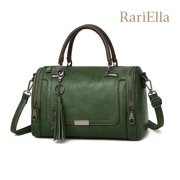 Bolsa Boston Green Heritage RariElla em couro ecológico verde militar, fotografia premium em fundo branco, modelo vintage elegante com alça dupla e tassel.
