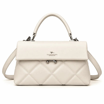 Bolsa Feminina Branca Matelassê Verona com alça de mão e design elegante