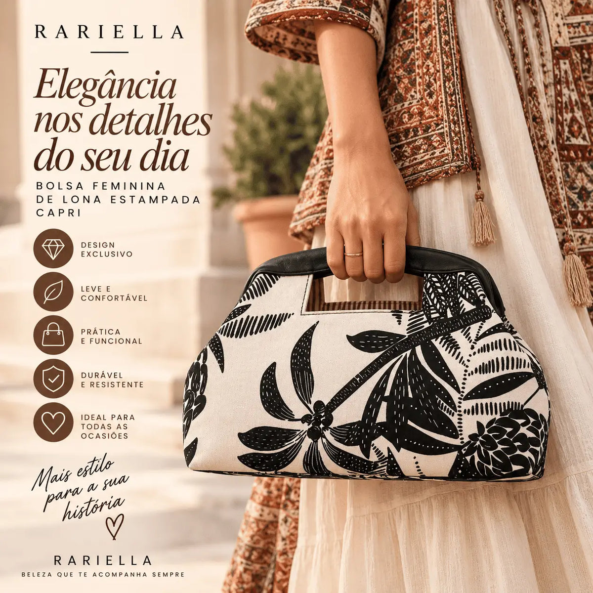 Mulher usando Bolsa Feminina de Lona Estampada Capri pela alça de mão