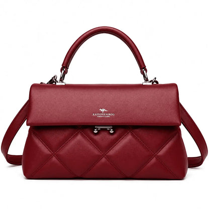 Bolsa Feminina Vermelha Matelassê Verona com alça de mão e design elegante