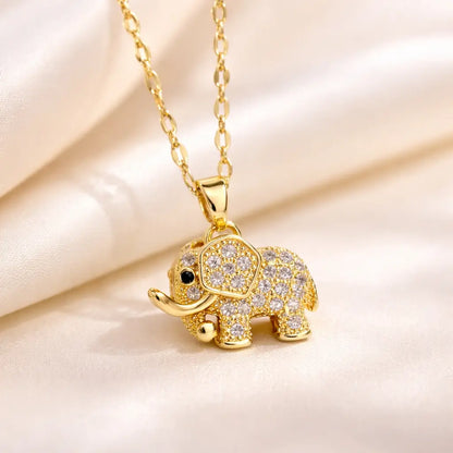 colar-elefante-dourado-pingente-zirconia-detalhe-acabamento-premium.webp