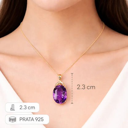 Colar em prata 925 com pingente gota de zircônia ametista mostrando proporção real do tamanho e caimento no corpo.
