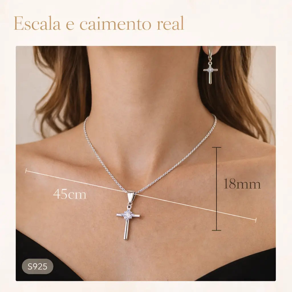 Colar de cruz em Prata 925 com zircônia cristal em uso real, mostrando caimento no pescoço e proporção do pingente.