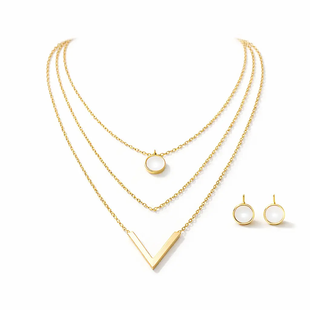 Conjunto feminino dourado 18K em aço inoxidável com colar delicado em camadas e brincos elegantes, design minimalista e acabamento premium.