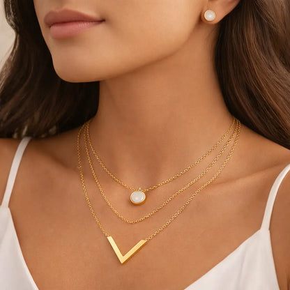 Conjunto feminino dourado 18K em aço inoxidável com colar em camadas e brincos redondos, joia elegante usada no corpo com acabamento premium