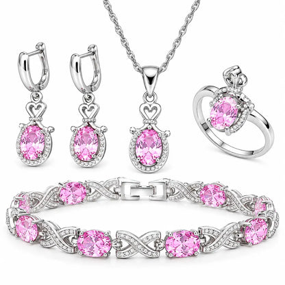 Conjunto Feminino Lumière prateado com pedras rosa, colar, brincos, anel e pulseira em fundo branco