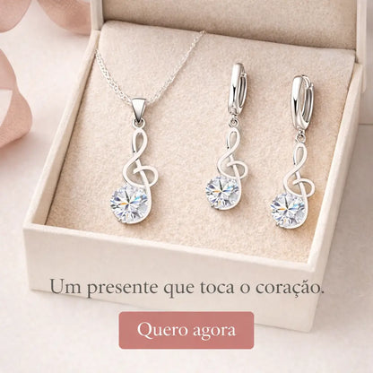 Conjunto Harmonia Lumière em prata 925 apresentado como presente feminino elegante com colar e brincos de zircônia