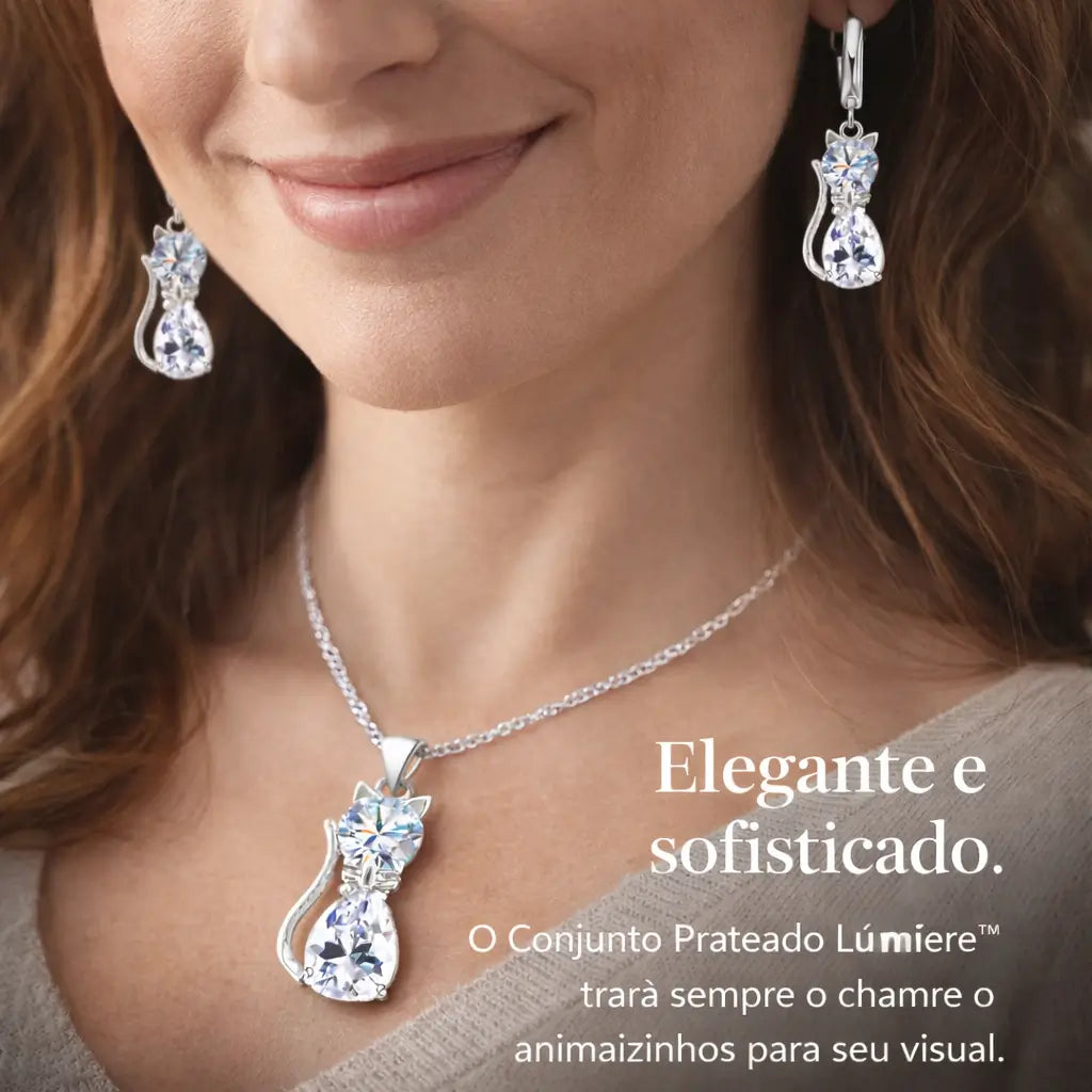 Conjunto Prateado Lumière™ em prata 925 com colar e brincos de zircônia, usado no corpo em look feminino elegante e sofisticado