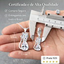 Conjunto Prateado Lumière™ em prata 925 com colar e brincos de zircônia, mostrando medidas exatas das peças e certificação de qualidade