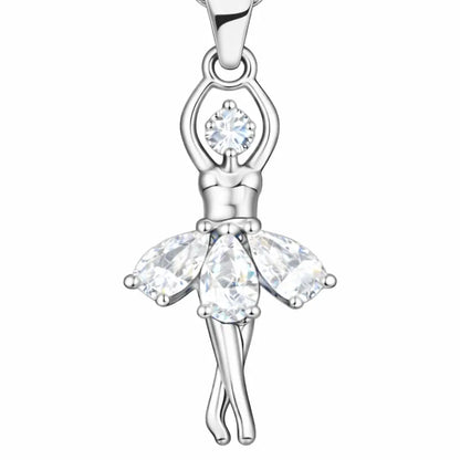 Detalhe do pingente bailarina do Conjunto Ballet Lumière em Prata 925 com zircônia cúbica, acabamento delicado e brilho sofisticado.