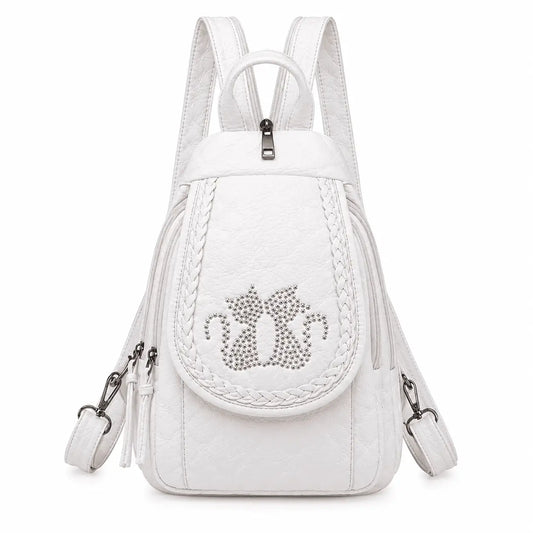 Mochila Feminina Branca Compacta Siena com design elegante em fundo branco