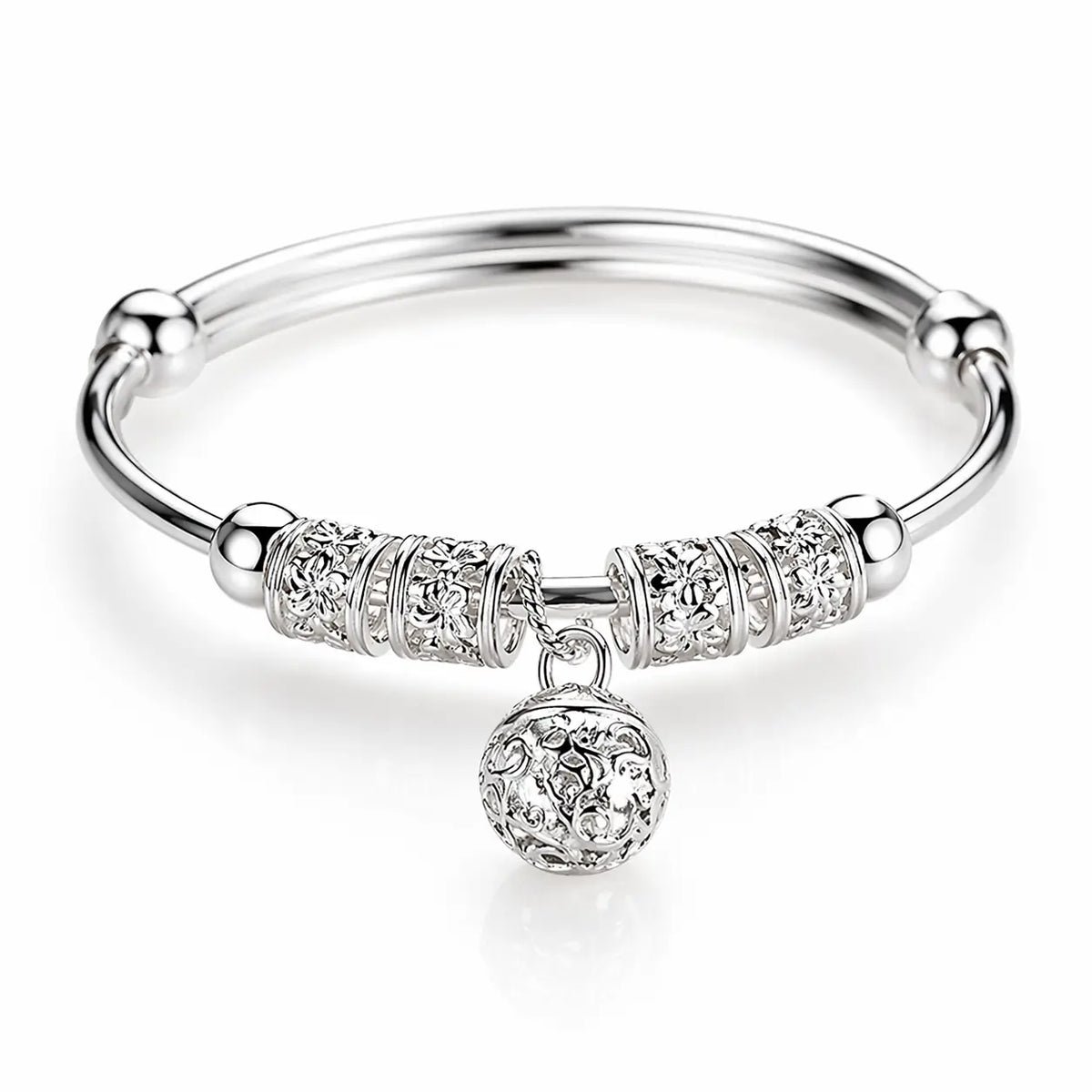 Pulseira feminina Charm Essence em prata 925 com pingente delicado e acabamento premium