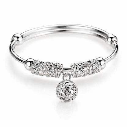 Pulseira feminina Charm Essence em prata 925 com pingente delicado e acabamento premium