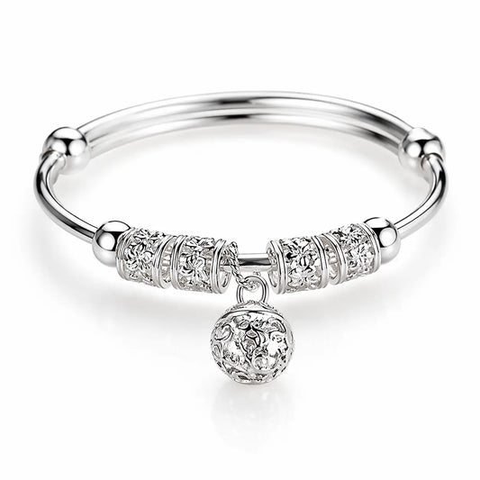 Pulseira feminina Charm Essence em prata 925 com pingente delicado e acabamento premium