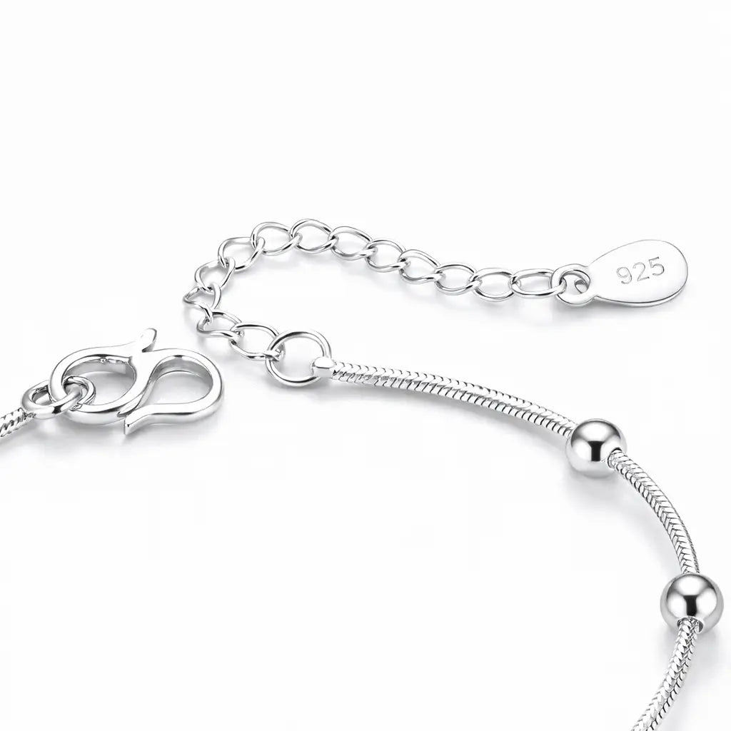 Detalhe da pulseira feminina prata 925 com fecho ajustável e acabamento delicado premium