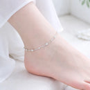 Pulseira feminina prata 925 delicada sendo usada no pulso com estilo minimalista elegante