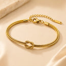 Detalhe pulseira dourada Snake Duo Love com fecho e acabamento premium elegante