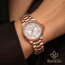 Relógio Feminino Curren Rose Elegance em rose gold no pulso, com mostrador clássico e pulseira metálica em foto lifestyle RariElla.
