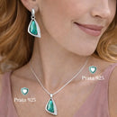 Caimento e proporção real do Conjunto Esmeralda Lumière em Prata 925 com colar e brincos femininos em zircônia verde.